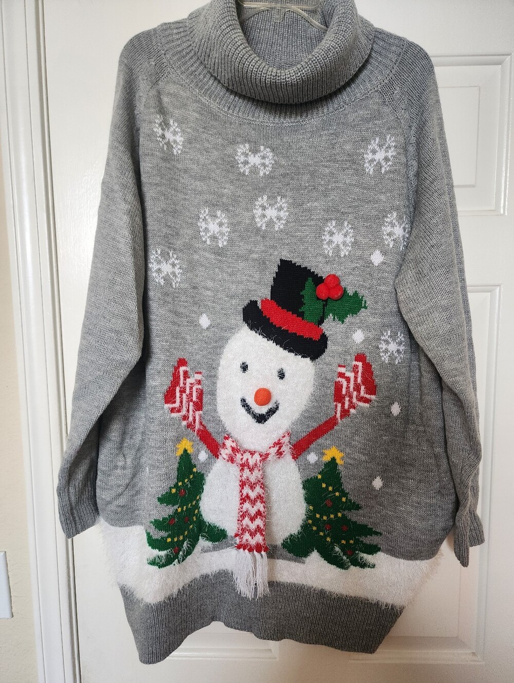 Cozy Gray Snowman Turtleneck Sweater - Holiday Knit
